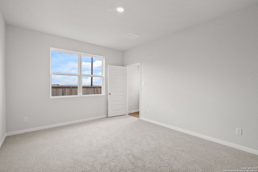 Spacious, unfurnished interior of a new home in Dauer Ranch, New Braunfels (Image 18). Spacious, unfurnished interior of a new home in Dauer Ranch, New Braunfels (Image 18).