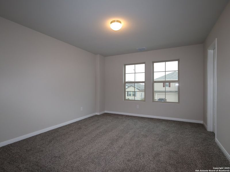 Spacious, unfurnished interior of a new home in Paloma Park, Converse (Image 29).
