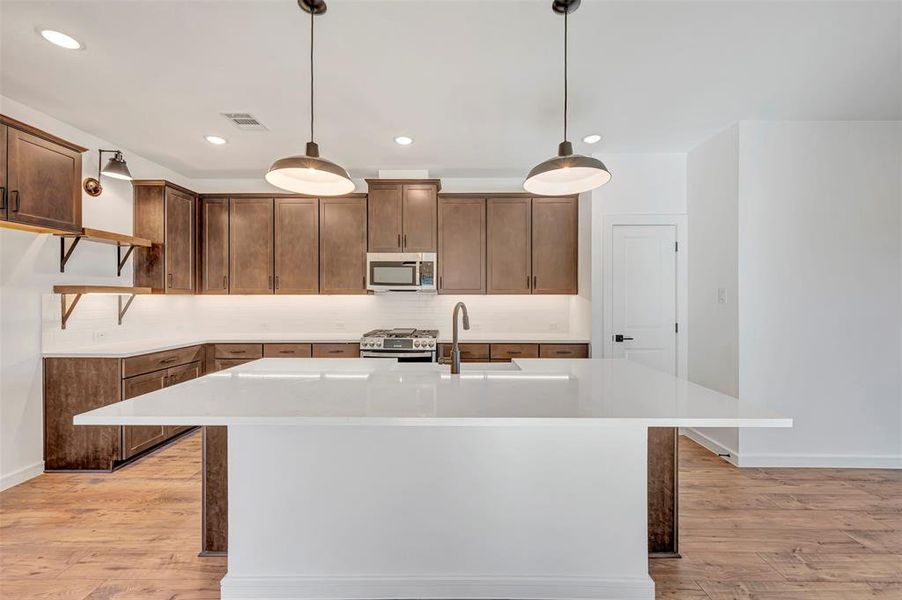 Furnished interior view inside a new home in Rolling Ridge, Van Alstyne (Image 14).