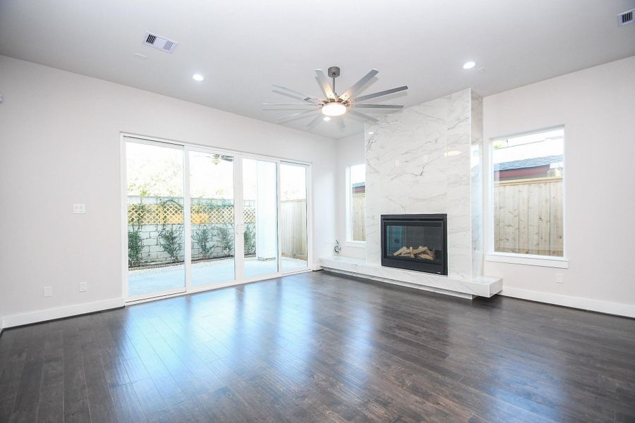 Spacious, unfurnished interior of a new home in , Houston (Image 19).