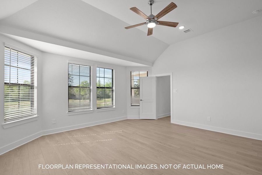 Spacious, unfurnished interior of a new home in Lone Star Landing, Montgomery (Image 15).
