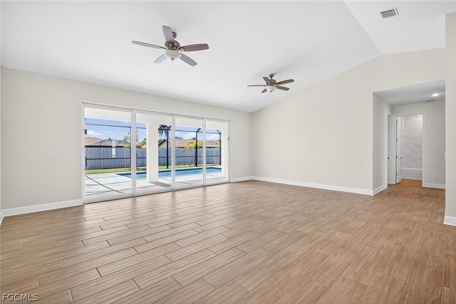 Spacious, unfurnished interior of a new home in Cape Coral, Cape Coral (Image 14).