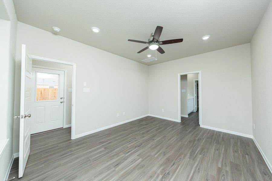 Spacious, unfurnished interior of a new home in River Ranch, Dayton (Image 17).
