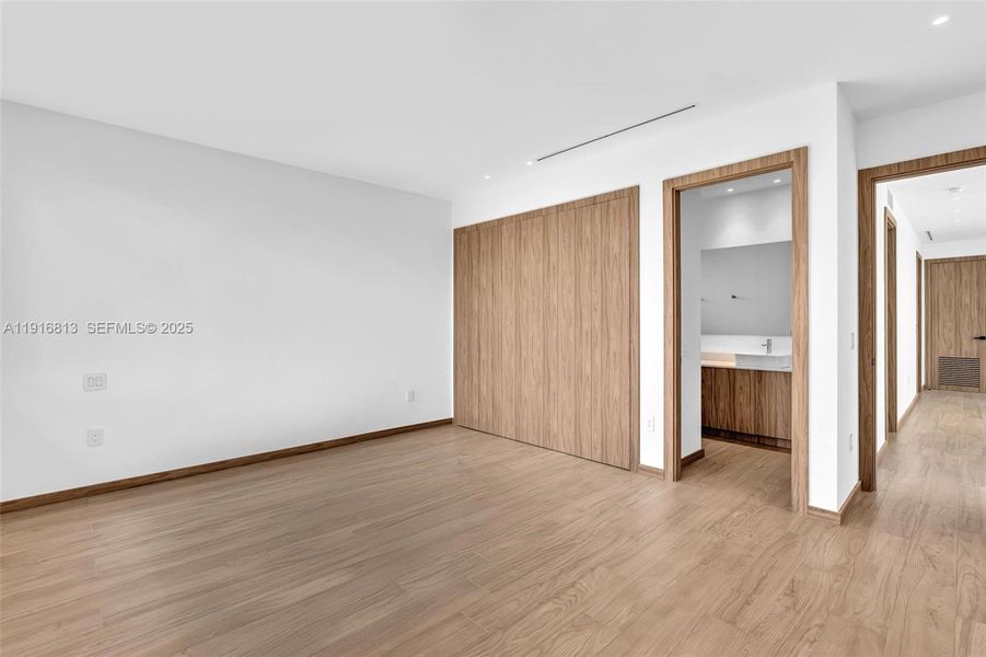 Spacious, unfurnished interior of a new home in , Miami (Image 61).