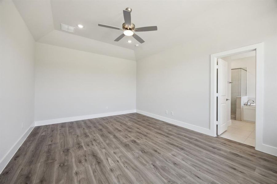 Spacious, unfurnished interior of a new home in Ellis Ranch Estates, Waxahachie (Image 29).