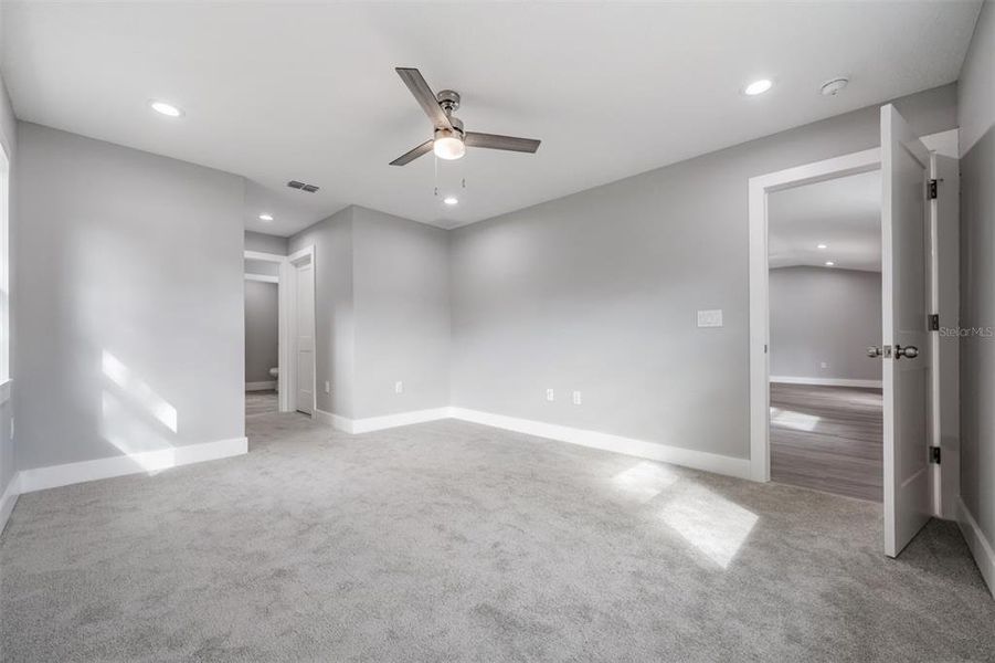 Spacious, unfurnished interior of a new home in , Dade City (Image 30).