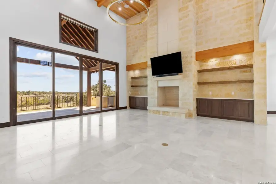 Spacious, unfurnished interior of a new home in , Fredericksburg (Image 19).