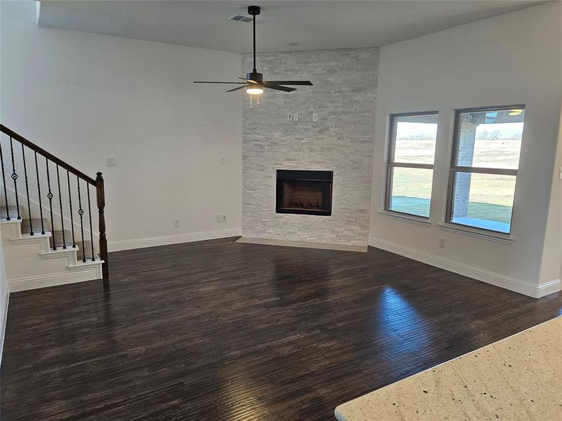 Spacious, unfurnished interior of a new home in Corner Stone Ranch, Howe (Image 25).