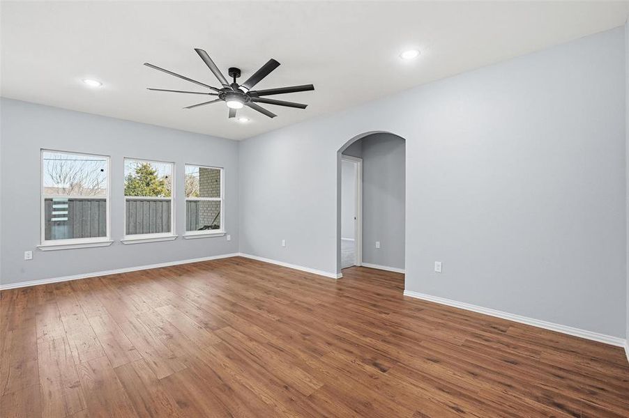 Spacious, unfurnished interior of a new home in , Farmers Branch (Image 26).