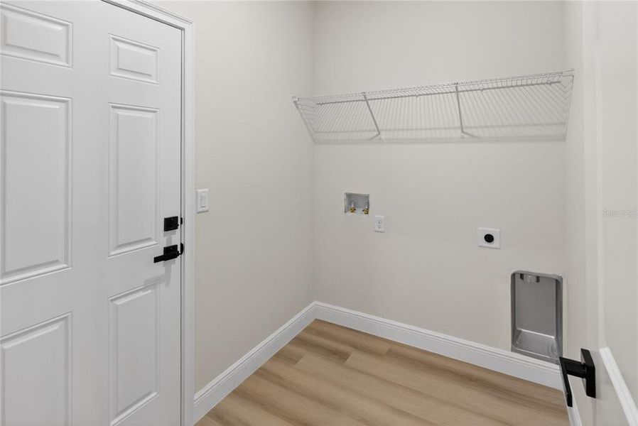 Spacious, unfurnished interior of a new home in , Dunnellon (Image 17).