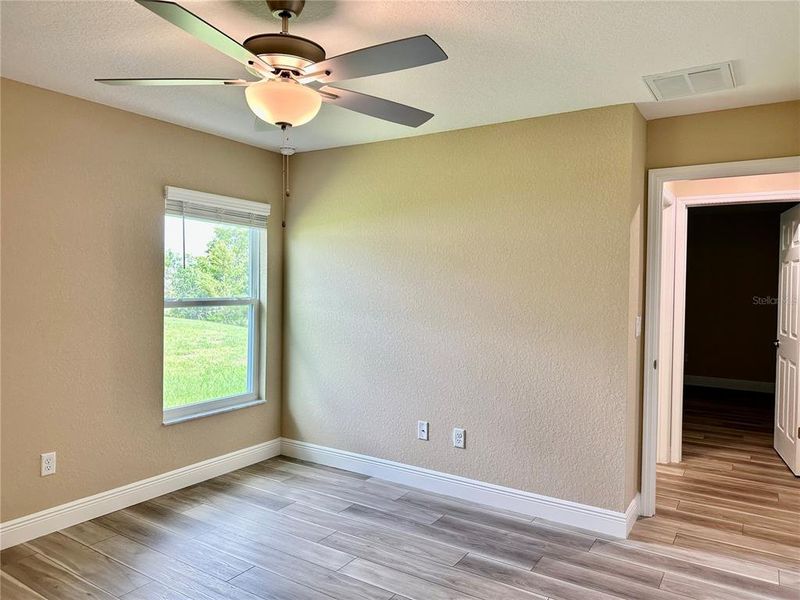 Spacious, unfurnished interior of a new home in , Weeki Wachee (Image 47).