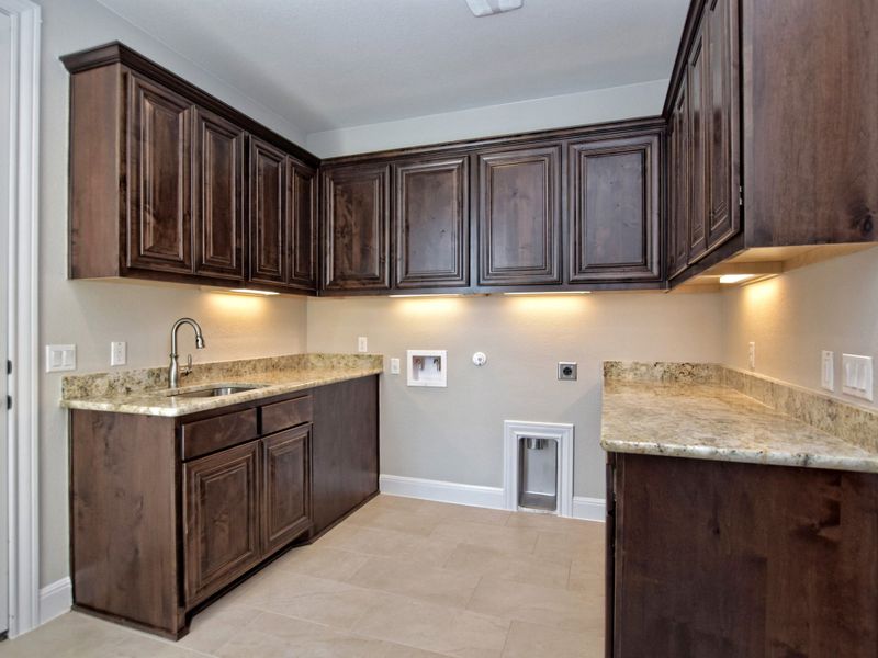 Representative furnished interior of a home built from the Avalon by Giddens Homes in Scofield Farms Estates, Georgetown (Image 112).