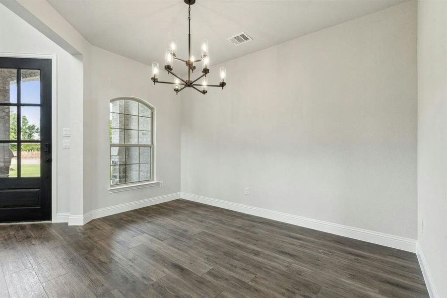 Spacious, unfurnished interior of a new home in Stoney Creek, Sunnyvale (Image 21). Spacious, unfurnished interior of a new home in Stoney Creek, Sunnyvale (Image 21).
