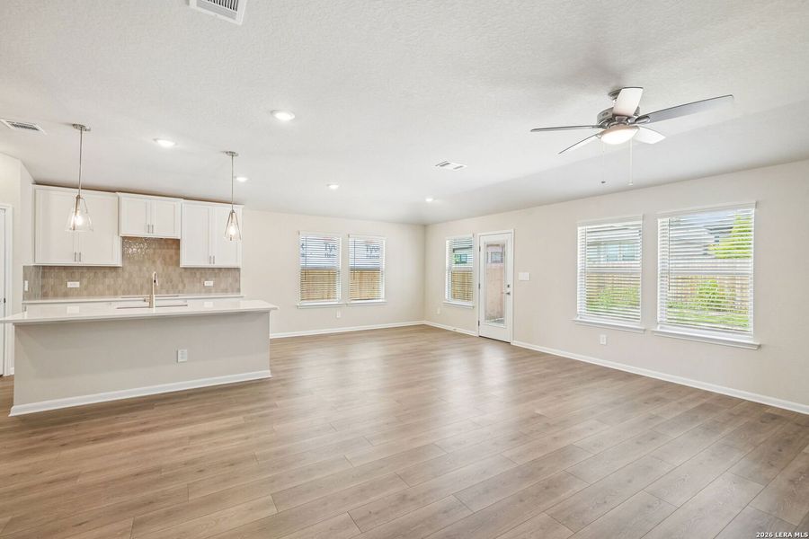 Spacious, unfurnished interior of a new home in Arcadia Ridge - Classic Series, San Antonio (Image 22).