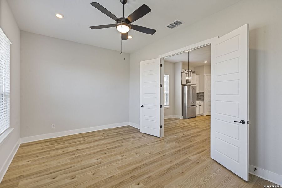 Spacious, unfurnished interior of a new home in Potranco West, Castroville (Image 17).