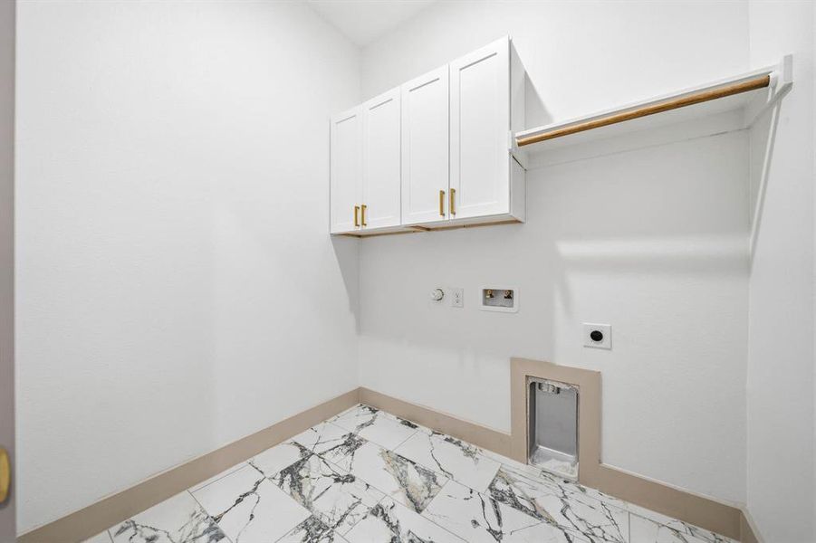 Spacious, unfurnished interior of a new home in , Whitney (Image 26).