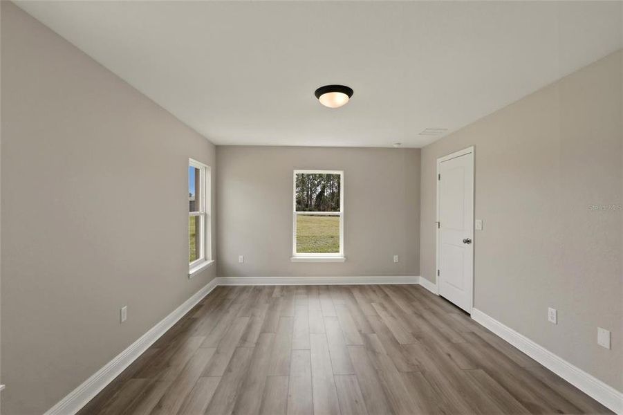 Spacious, unfurnished interior of a new home in , Sebring (Image 28).