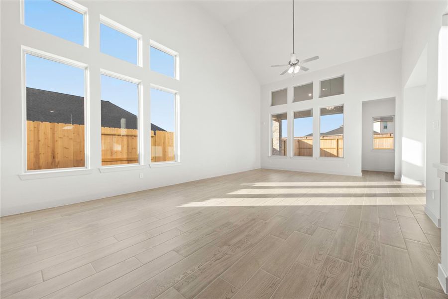 Representative image. Features, selections and colors may vary.