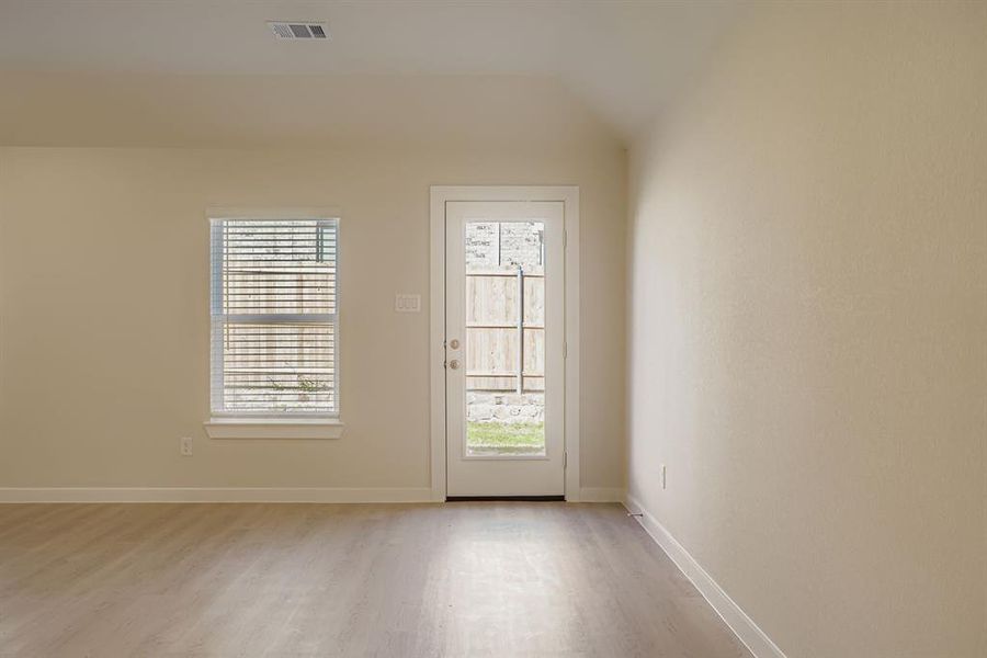 Spacious, unfurnished interior of a new home in Summerwood Estates, Red Oak (Image 18).
