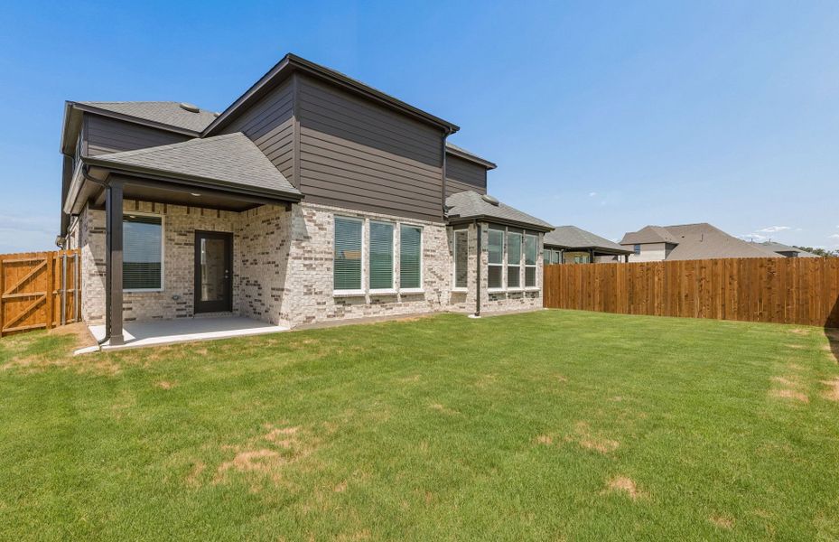 Representative exterior details of a home built from the Harvard by Pulte Homes in Ribbonwood, Aubrey (Image 4).