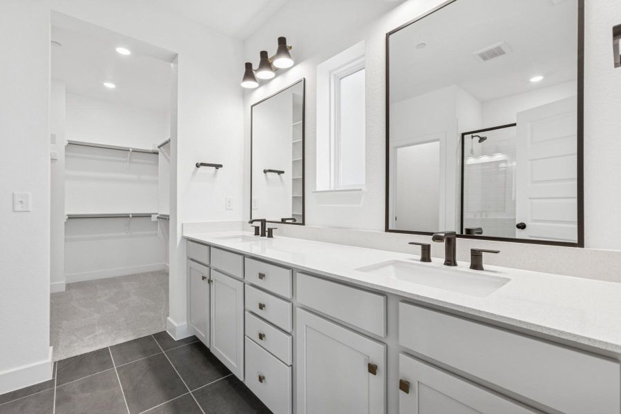 Owner's Bathroom Owner's Bathroom