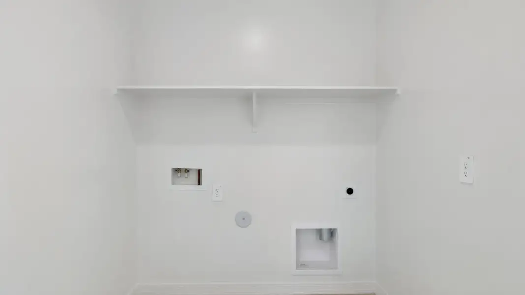 Spacious, unfurnished interior of a new home in El Cidro, Goodyear (Image 20).