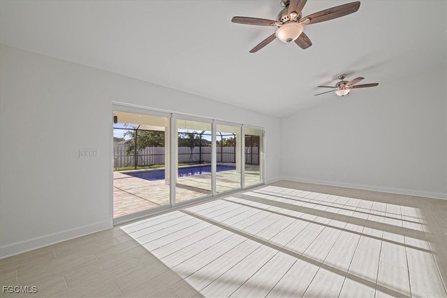 Spacious, unfurnished interior of a new home in Cape Coral, Cape Coral (Image 25).