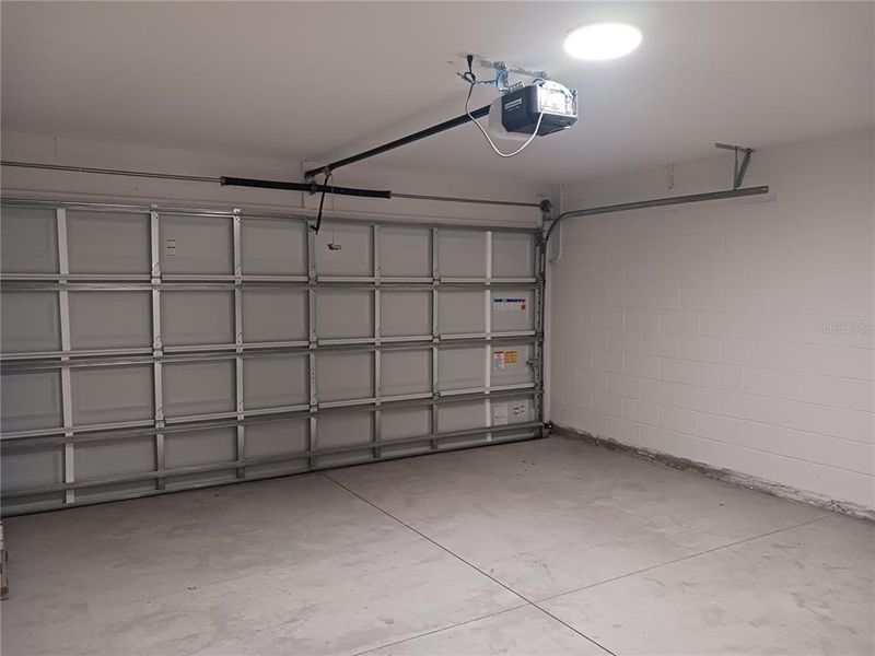 Spacious, unfurnished interior of a new home in , De Leon Springs (Image 10).