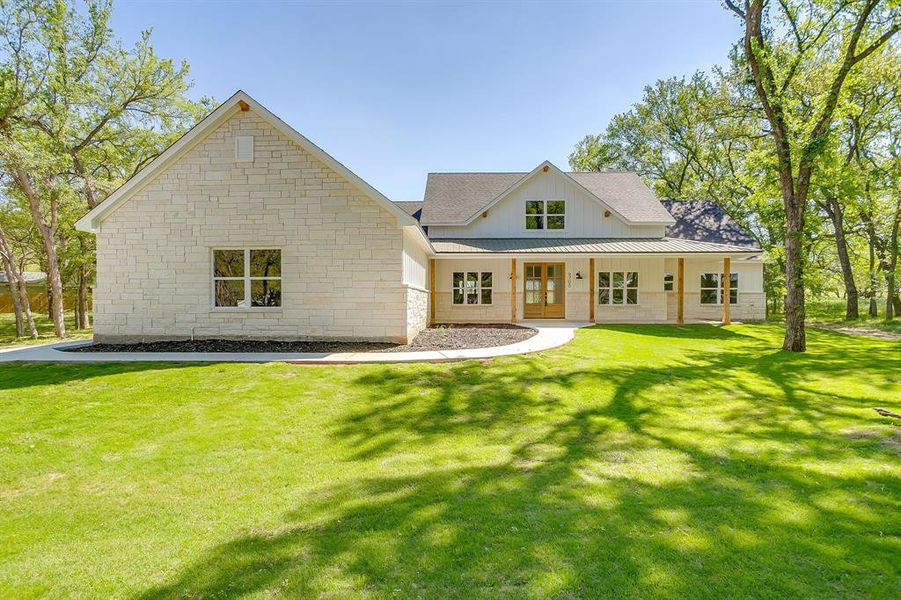 Exterior details and patio area of a home in , Granbury (Image 20).