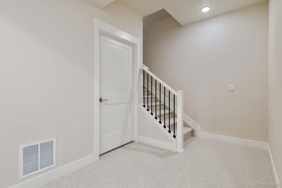 Spacious, unfurnished interior of a new home in , Colorado Springs (Image 28).