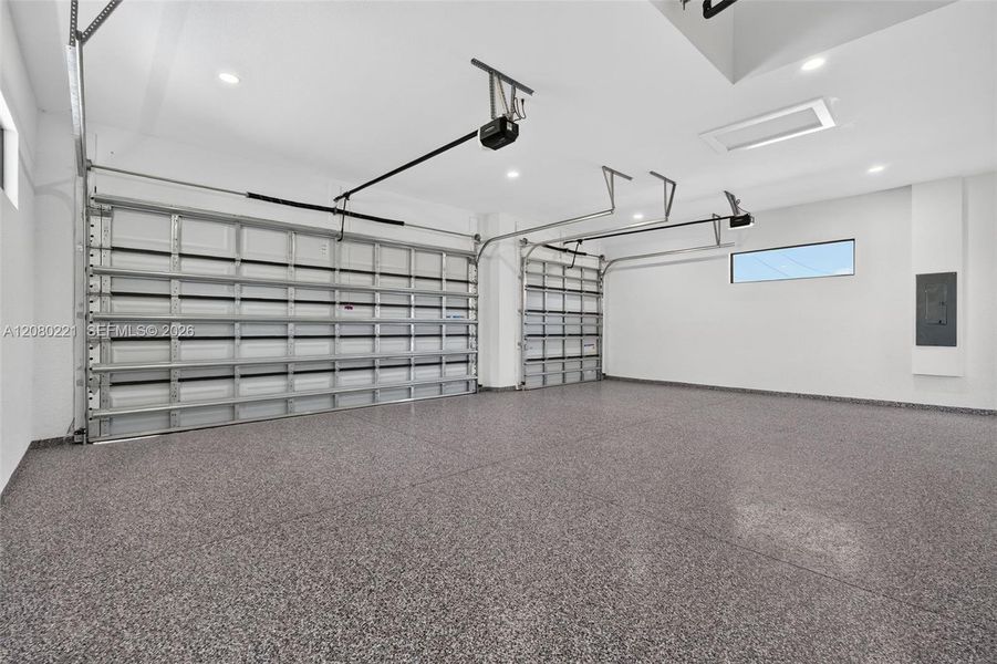 Spacious, unfurnished interior of a new home in , Cape Coral (Image 70).