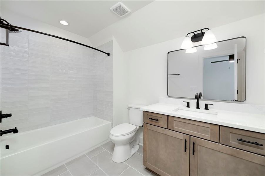 Furnished interior view inside a new home in , Gainesville (Image 12).
