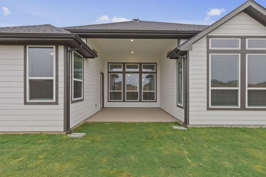 Representative exterior details of a home built from the Summerton by Chesmar Homes in Prominence 50's, San Antonio (Image 3).