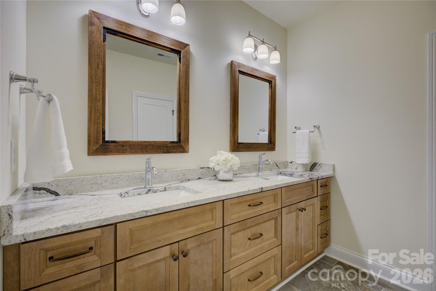 Full bathroom for bedroom 1 & 2