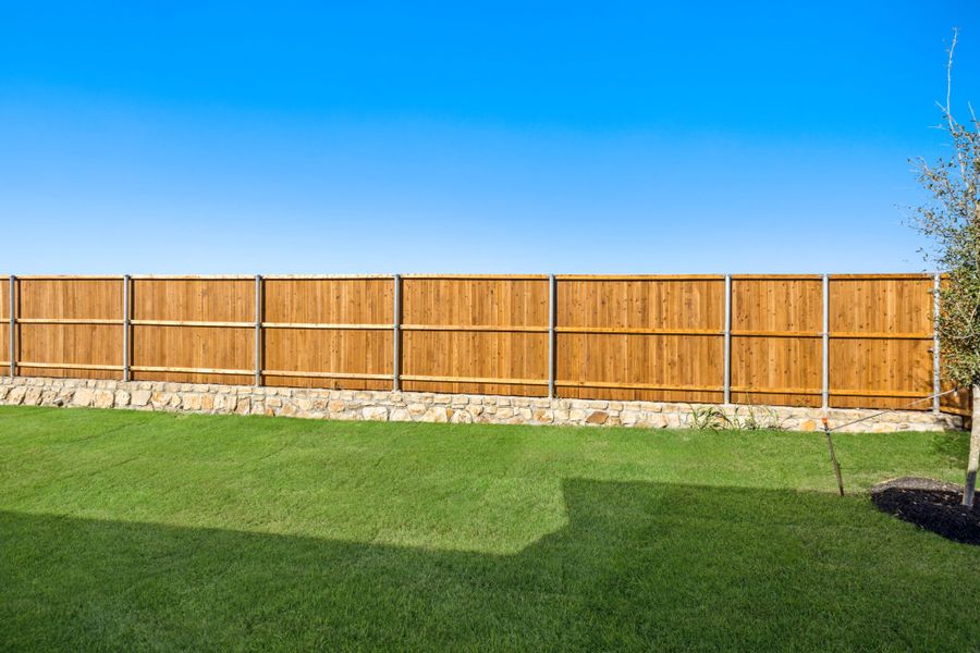 Exterior details and patio area of a home in Myrtle Creek, Waxahachie (Image 24).