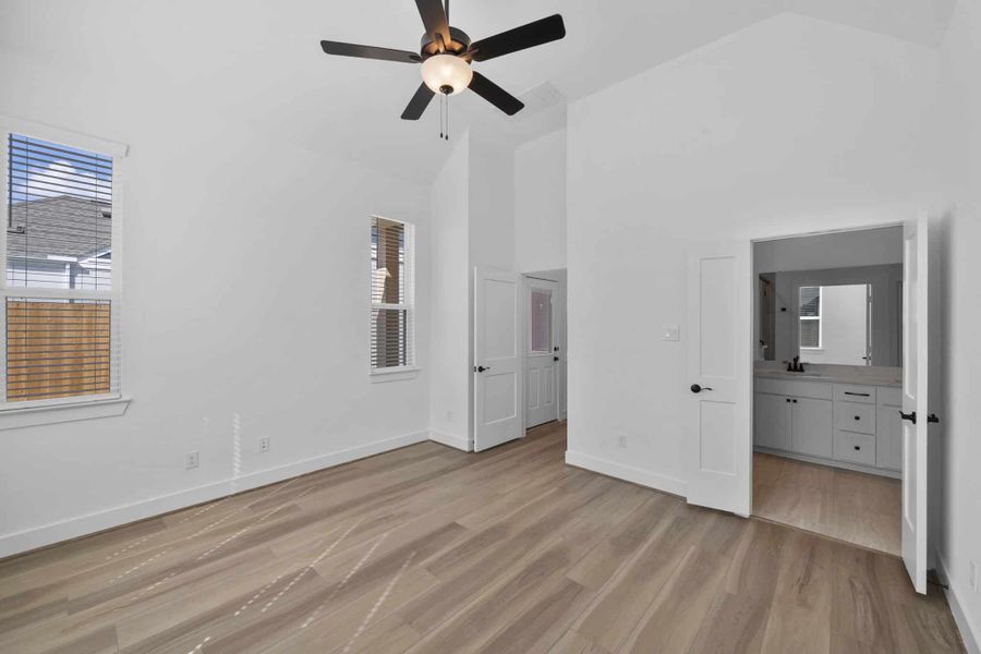 Spacious, unfurnished interior of a new home in Meridiana, Manvel (Image 14).