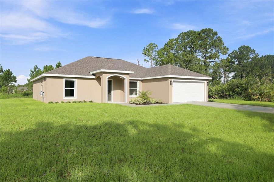 Exterior details and patio area of a home in , Sebring (Image 25).