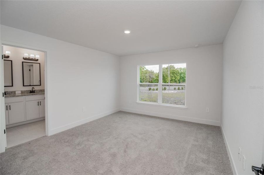 Spacious, unfurnished interior of a new home in Hickory Ridge Estates, Lake Wales (Image 14).