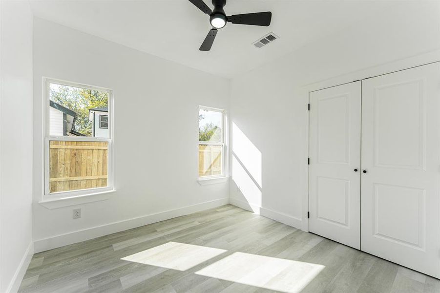 Spacious, unfurnished interior of a new home in , Sulphur Springs (Image 7).