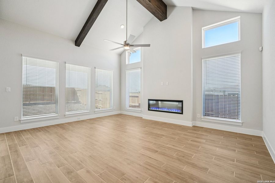 Spacious, unfurnished interior of a new home in Meyer Ranch, New Braunfels (Image 25).