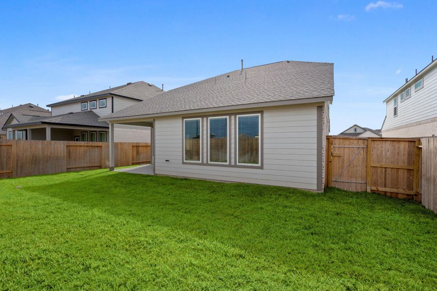 Exterior details and patio area of a home in Huntington Place, Rosharon (Image 3). Exterior details and patio area of a home in Huntington Place, Rosharon (Image 3).