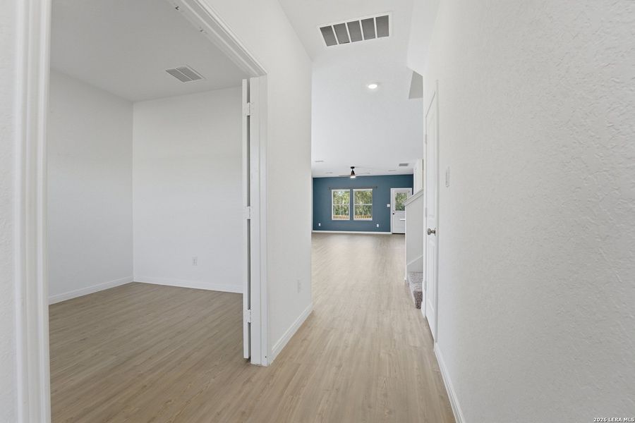 Spacious, unfurnished interior of a new home in Guadalupe Heights, Seguin (Image 31).