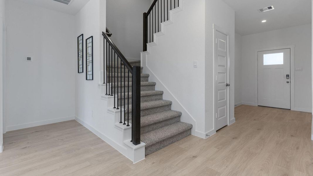 Spacious, unfurnished interior of a new home in Holly Ridge, Rosenberg (Image 24).