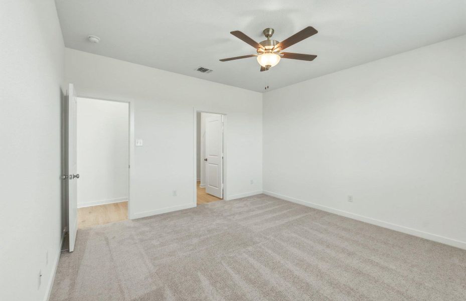 Spacious, unfurnished interior of a new home in Sonterra, Jarrell (Image 28).