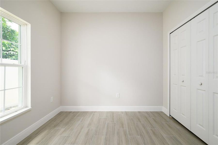 Spacious, unfurnished interior of a new home in , Orlando (Image 17).