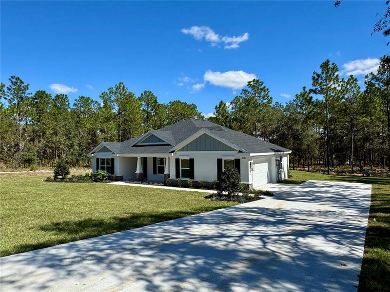 Exterior details and patio area of a home in , Dunnellon (Image 27). Exterior details and patio area of a home in , Dunnellon (Image 27).