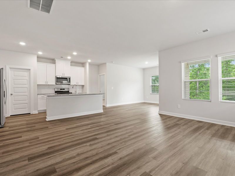 Spacious, unfurnished interior of a new home in Holland Park, Spartanburg (Image 11).