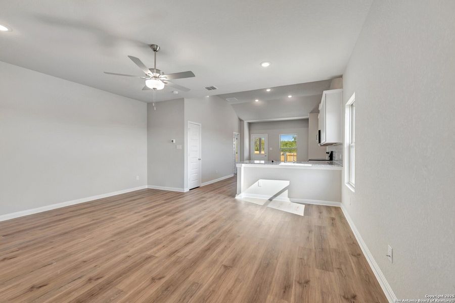 Spacious, unfurnished interior of a new home in Paloma Park, Converse (Image 40).