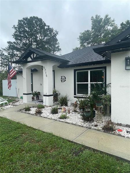 Exterior details and patio area of a home in , Ocala (Image 10).