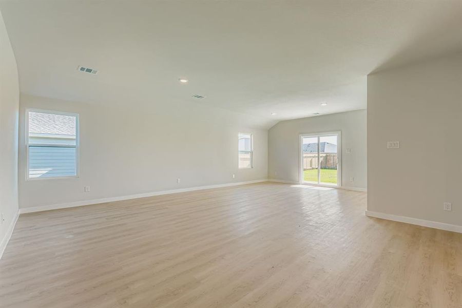 Spacious, unfurnished interior of a new home in Middlefield Village, Dallas (Image 14).
